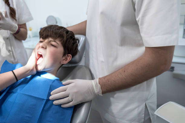 Best Emergency Tooth Extraction in Country Club Hls, IL